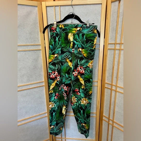 Laura Byrnes Pinup Tropical Parrot Print Pants - Picture 2 of 8
